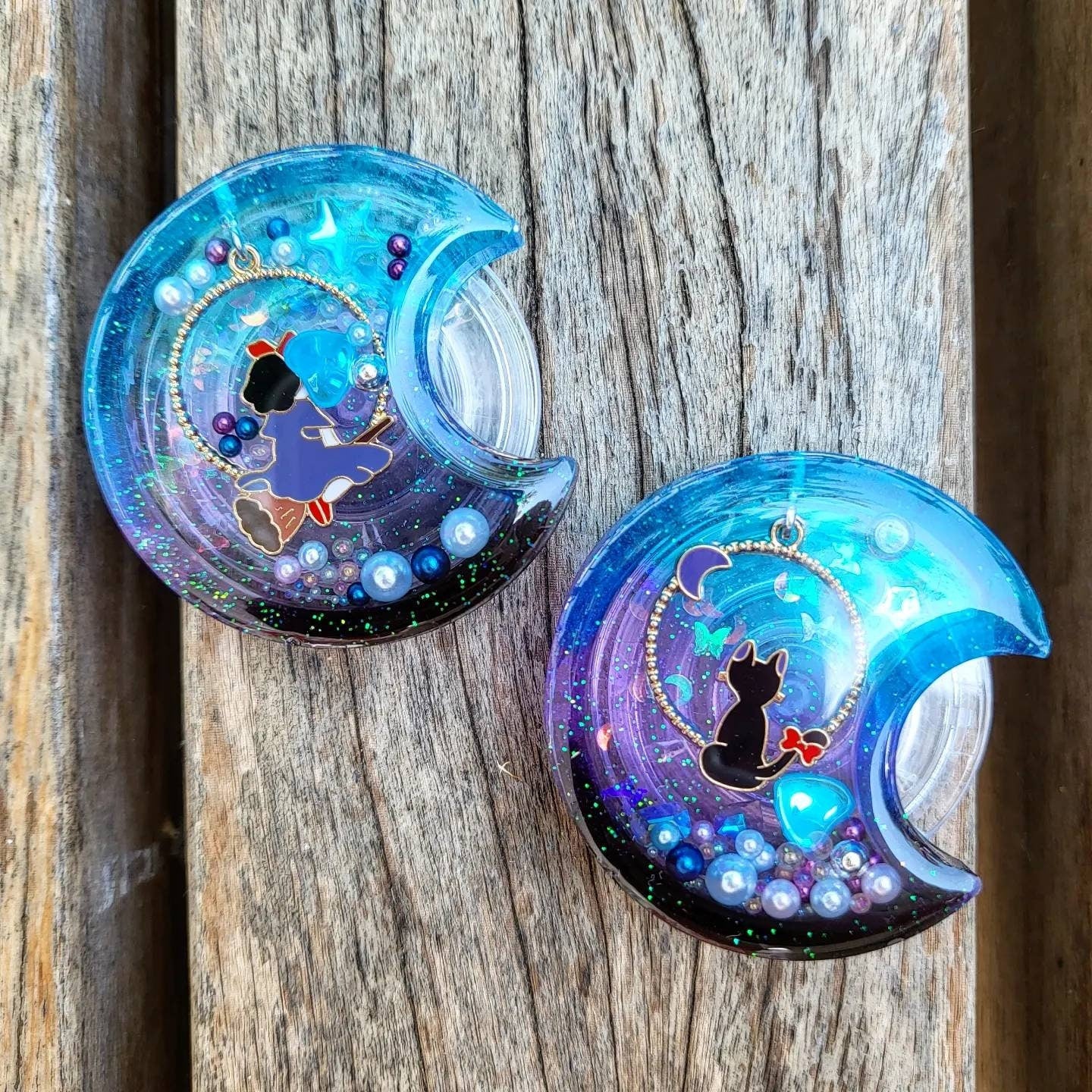 SG Kawaii Witch and Black Cat Handmade Resin Shaker Keychain Charms Badge Reels
